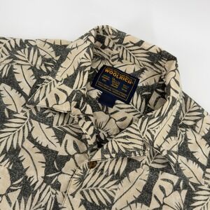 Woolrich Button Up Short Sleeve Mens Medium Tropical Leaf Hawaiian Casual Shirt